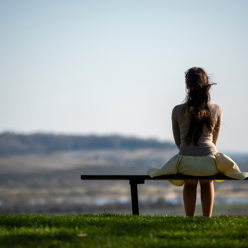 5 Comforting Bible Promises for Loneliness